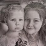 Lili és Zsóka grafit portré Égen-földön
